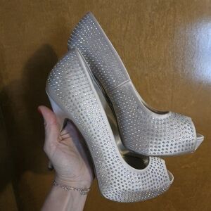 Jennifer Lopez Silver Peep-Toe Heels